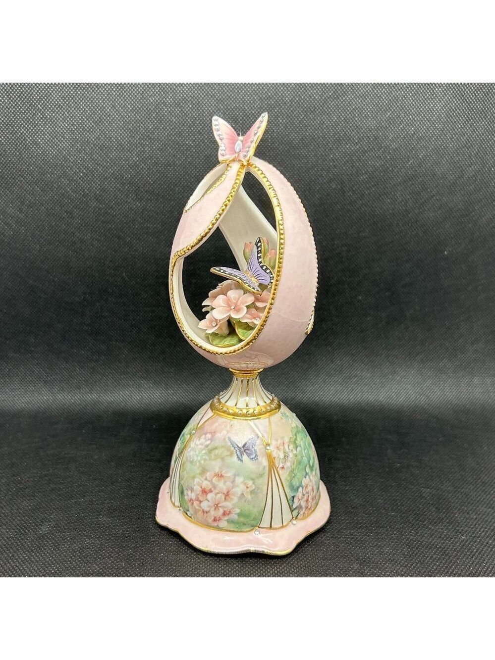 Ardleigh Elliott 1st in series "Silken Wings" by Lena Liu musical egg